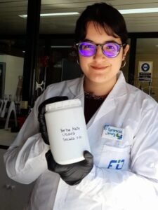 Una científica argentina descubrió cómo transformar yerba mate usada en energía para baterías