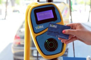 El Gobierno congela la base del subsidio SUBE y cambia el cálculo de la tarifa social para contener el gasto nacional