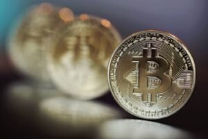 Bitcoin frenó su recuperación y se sostiene en los u$s65.000