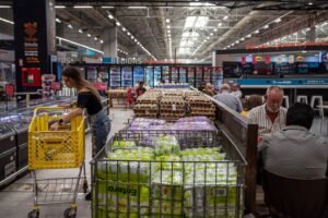 Los alimentos subieron 0,5% en la última semana de julio y verduras lideran los aumentos con un salto del 8,5% en el mes