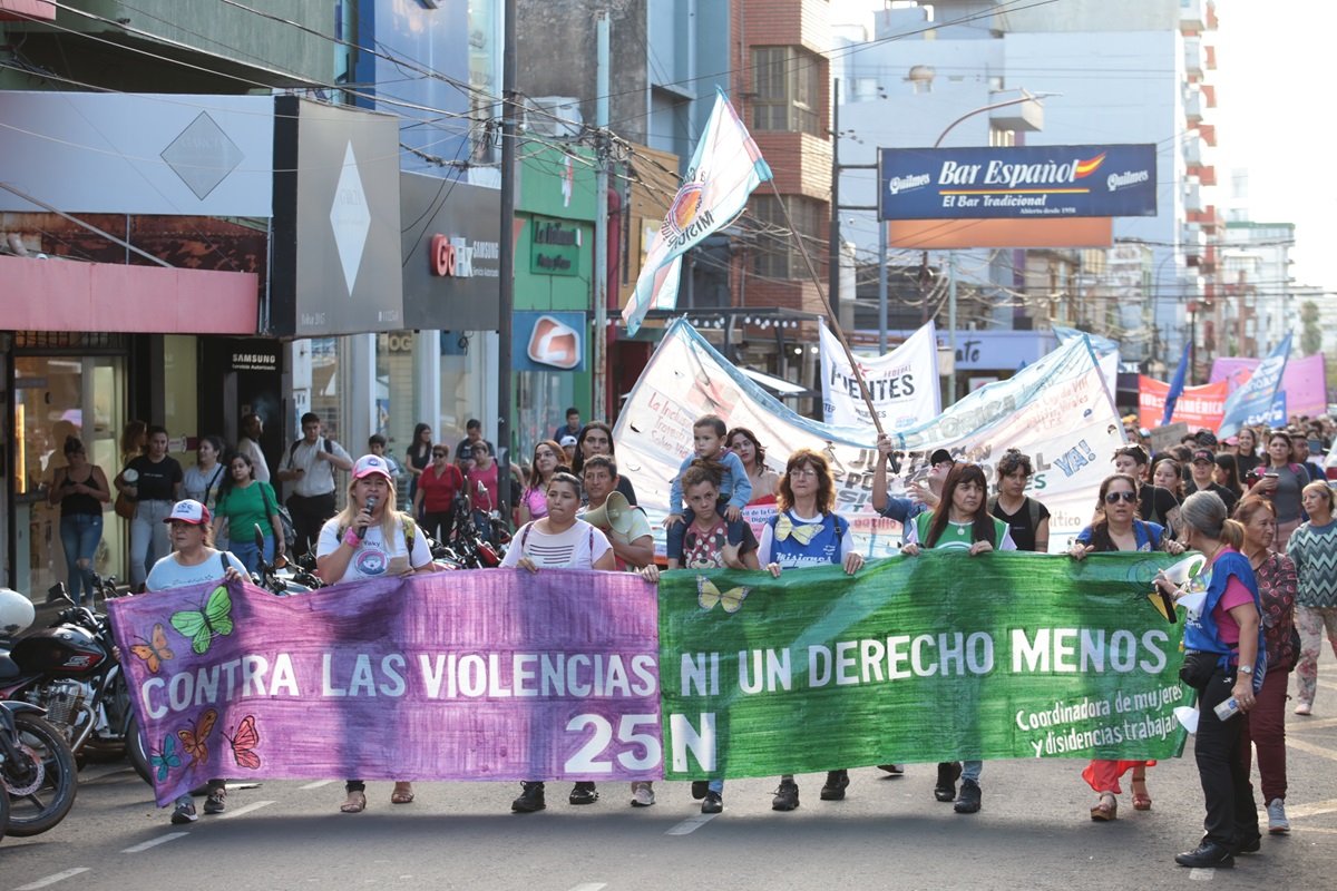 Marchan en todo el mundo contra la violencia hacia las mujeres : Economis