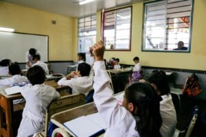 La carrera docente en Argentina: suplencias hasta los 40, titularización tardía y un ascenso que llega cerca de los 50