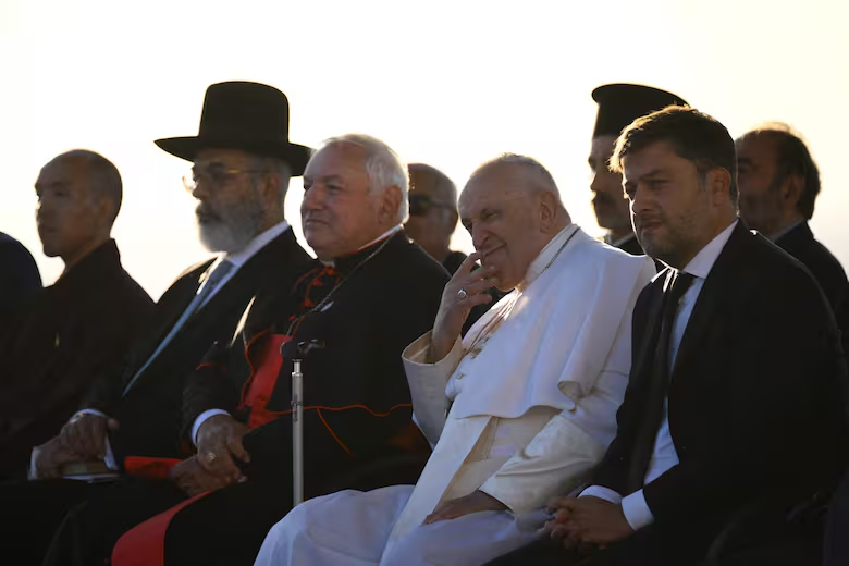 El Papa Francisco, junto al arzobispo y cardenal de Marsella Jean-Marc Aveline