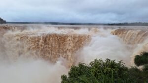 Las Cataratas del Iguazú vuelven a ganar fuerza: el caudal ya roza los 6.000 metros cúbicos por segundo