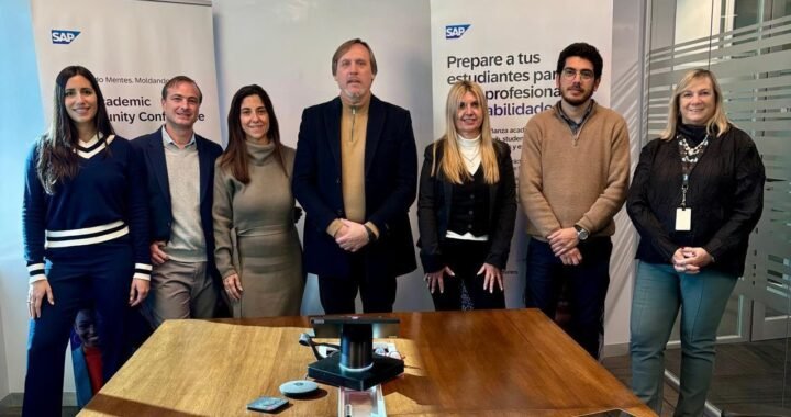 Macarena Ziade, Directora de Extensión Territorial de Campus Norte Damián Rabinovich, director comercial regional de BCI Consulting América Latina Fernanda Pérez, gerente general de SAP Argentina Juan Marcelo Conrero, Prorrector de Desarrollo Territorial y Responsable de Campus Norte de la Universidad Nacional de Córdoba Carolina Moreno, Directora Académica del Campus Norte Tomás Sánchez Soria, Coordinador de Sedes de Campus Norte María José Compte, gerente de Partners para la región Multi-Country Latinoamérica y el Caribe (MCLAC) de SAP y líder de SAP University Alliance