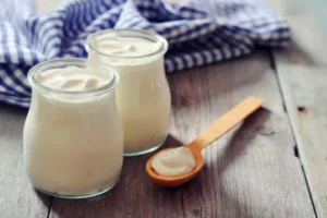 Estudios asocian el consumo de yogur con menor riesgo de enfermedades crónicas