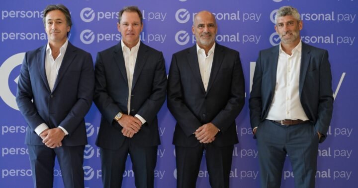 De izquierda a derecha: Juan Parma, CEO de Banco Macro, Jorge Brito, Presidente de Banco Macro, Roberto Nobile, CEO de Personal, y Martín Heine, CEO de Personal Pay.