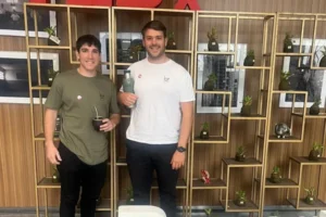 De estudiar juntos a vender más de 600 mates por mes y hasta desarrollar calabazas especiales