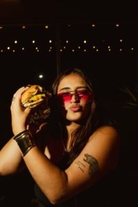 La Esquina de Barrio celebra el Día de la Hamburguesa con el estreno de la segunda “Wacho Session”