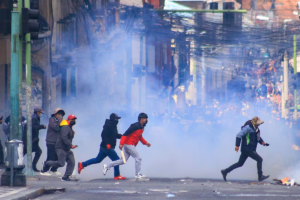 Bolivia evita el estado de excepción y refuerza el despliegue militar en medio de una crisis que ya golpea el abastecimiento
