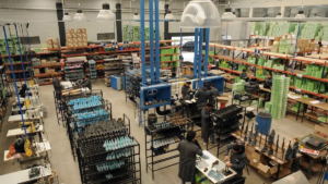 El Grupo Dabra líder en el mercado de retail deportivo y calzado cierra su fábrica en Catamarca
