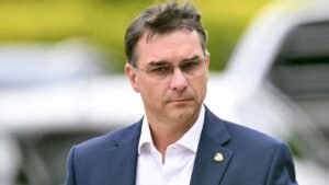 Brasil: Flávio Bolsonaro pide impidan difusión de encuesta AtlasIntel