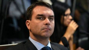 Muy dañada la candidatura de Flávio Bolsonaro por “mentiroso”