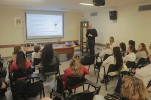 Desde el Madariaga amplían el abordaje de nuevas terapias biológicas para la psoriasis