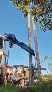 Avanza la puesta a nuevo de la línea troncal de Andresito, una mejora para las próximas décadas