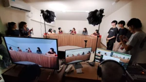 Referentes de medios de comunicación y de instituciones educativas se reúnen para debatir sobre el Periodismo en tiempos de IA