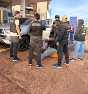 Dos narcos detenidos con una carga de droga y camionetas robadas fue el resultado de una investigación policial contra una organización criminal