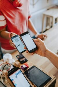 Los pagos digitales consolidan su avance: las transferencias crecieron 26,6% y el QR interoperable se disparó más de 63%