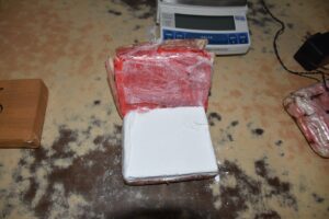 Detienen a una pasajera que llevaba más de dos kilos de cocaína adosados al cuerpo