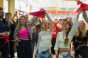 Miniso abre su tercera tienda en plaza Oeste Shopping y convoca a miles de fanáticos