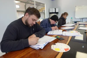 Jóvenes misioneros se capacitan en Alemania para fortalecer la industria metalmecánica