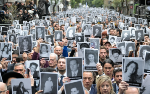 A 32 años del atentado, una multitud renovó el pedido de justicia y recordó a las víctimas de la AMIA