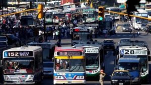 Colectivos: el Gobierno prorroga su circulación y busca evitar una crisis en el transporte de pasajeros