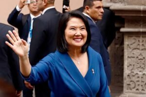 Perú vive su noveno cambio de presidente en diez años con la investidura de Keiko Fujimori