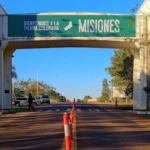 Bienvenidos a la Tierra Colorada: sutil cambio en la cartelería de ingreso a Misiones