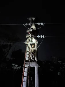 Andresito recuperó el servicio eléctrico tras la reparación en la línea troncal dañada por la caída de un árbol