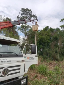 Energía y agua: culmina el tendido eléctrico para 15 familias mbya de Iguazú
