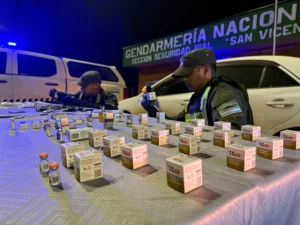 Gendarmes inspeccionaron una camioneta sobre la Ruta Nacional N°14 y descubrieron insumos farmacéuticos sin aval legal