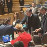 En medio de la diáspora, Rovira volvió a su banca después de dos meses