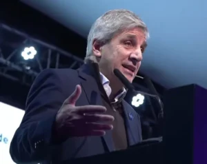 Caputo prometió bajar impuestos, pero postergó la reforma integral para un segundo mandato de Milei