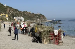 Al menos 5.000 migrantes quedan aún en Ceuta y anuncian un refuerzo policial en la frontera