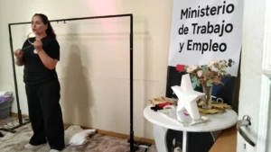 Más de 40 personas comenzaron el taller de Decoración con Telas y Luces