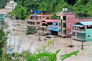 Nepal enfrenta una catástrofe en el Himalaya: 332 muertos y 1400 desaparecidos