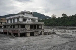 Nepal eleva a 903 los muertos y a 4.247 los desaparecidos por la riada