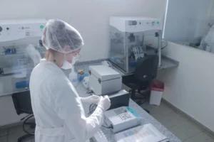 Un nombre para el dolor: Cuando el diagnóstico de una hija revela la historia clínica de la madre