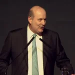Sturzenegger dijo que el riesgo país de Milei es de “80 puntos” y anticipó décadas de prosperidad