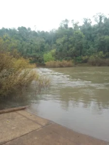 Por la crecida del arroyo Yabotí, permanece cerrado el acceso al parque provincial Moconá