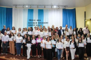 En Campo Grande, 48 flamantes trabajadores sociales recibieron sus títulos universitarios