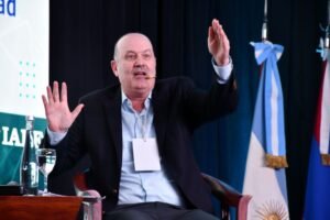 Sturzenegger cerró la puerta a cambios en la yerba: “El foco está en exportar, no en cobrar un precio que la yerba no tiene”