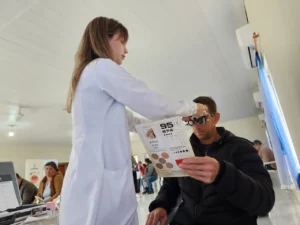 Diagnósticos y recetas de anteojos, lo que llevó Mirar Mejor a vecinos de Caá Yarí