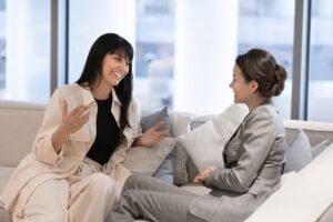 Trabajar después de los 50: la economía plateada