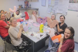 Mujeres operadas de cáncer de mama tejen una red de contención en el Parque de la Salud