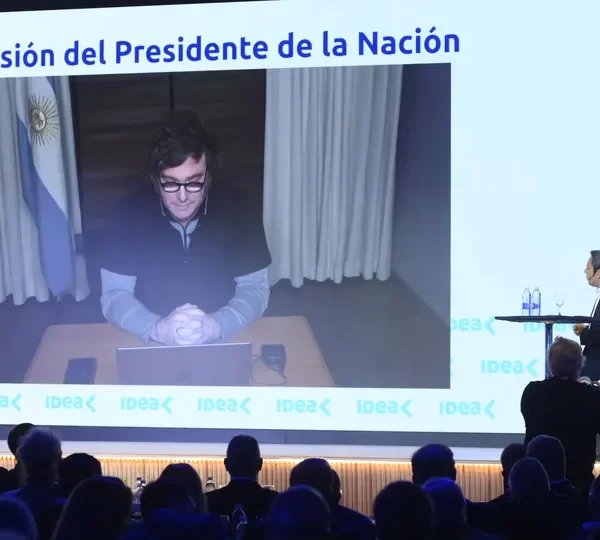 Milei ante IDEA: promete acelerar reformas y plantea 2027 como una elección de modelo