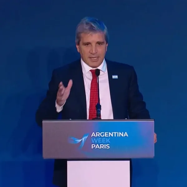 Caputo llevó a París su apuesta por estabilidad, exportaciones y energía para atraer inversiones