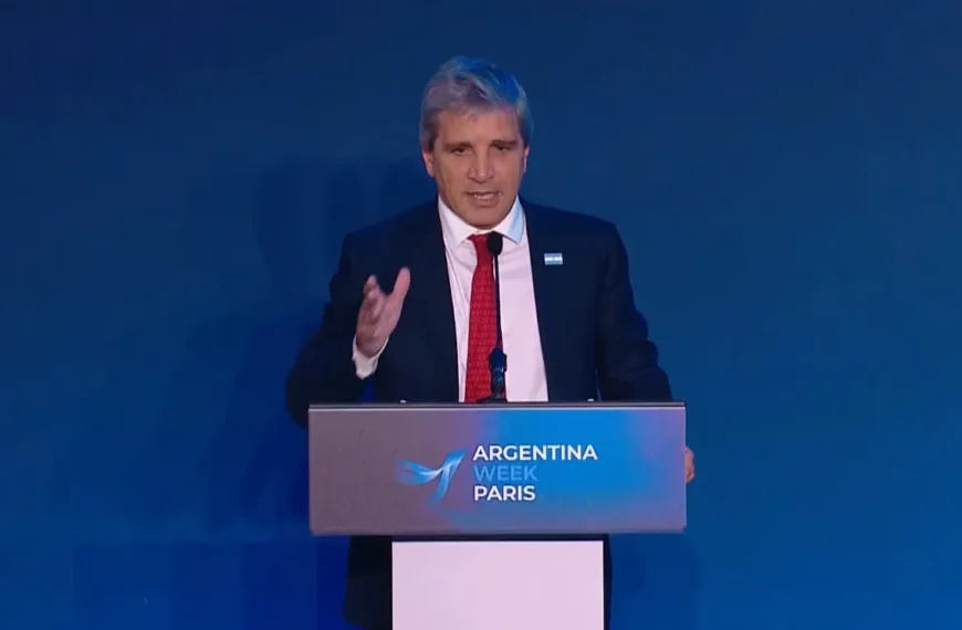 Caputo llevó a París su apuesta por estabilidad, exportaciones y energía para atraer inversiones