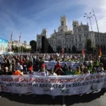 Miles de personas marcharon en España e Italia bajo fuertes operativos policiales